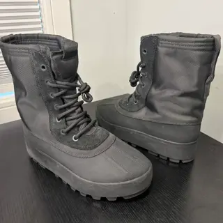 yeezy 950 pirate black 2023 Sz 11.5 clean no box $250