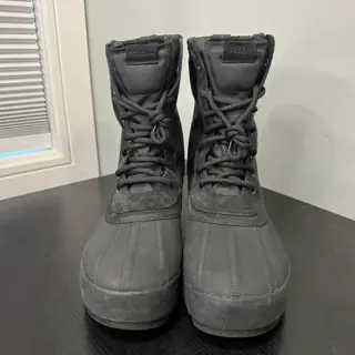 yeezy 950 pirate black 2023 Sz 11.5 clean no box $250