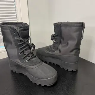 yeezy 950 pirate black 2023 Sz 11.5 clean no box $250