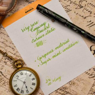 Rare vintage Conway Stewart in stunning marble cellulose 14ct gold M cursive italic nib Like New condition