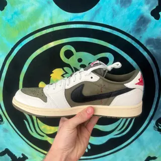 Travis Scott x Jordan 1 Low 'Medium Olive' size 10.5
