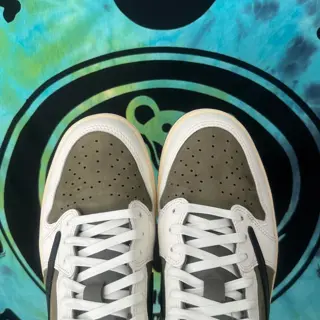 Travis Scott x Jordan 1 Low 'Medium Olive' size 10.5