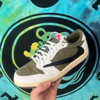 Travis Scott x Jordan 1 Low 'Medium Olive' size 10.5
