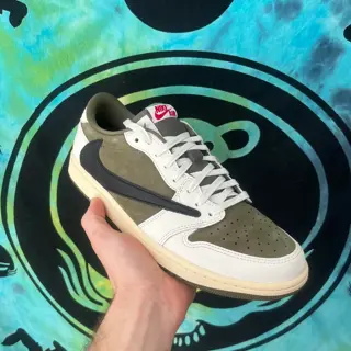 Travis Scott x Jordan 1 Low 'Medium Olive' size 10.5