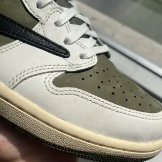 Travis Scott x Jordan 1 Low 'Medium Olive' size 10.5