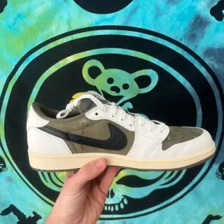 Travis Scott x Jordan 1 Low 'Medium Olive' size 10.5