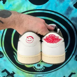 Travis Scott x Jordan 1 Low 'Medium Olive' size 10.5