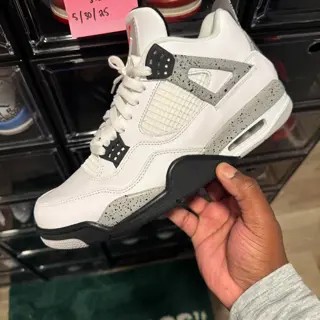 2016 WHITE CEMENT 4s // SIZE 10.5 // WORN 1x // OG ALL // $210 SHIPPED ADD 4% FOR INVOICE