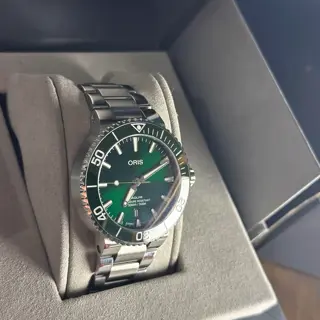 Oris Aquis Date 41.5mm Green Dial 9/10 Full Kit SW200 Movement