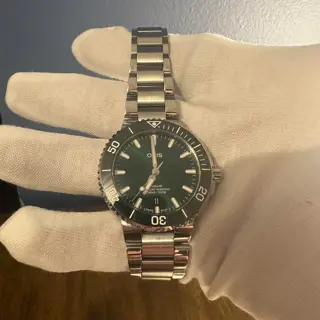 Oris Aquis Date 41.5mm Green Dial 9/10 Full Kit SW200 Movement