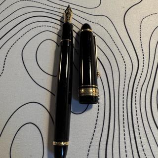 Black Pilot Custom 743 B with FNF 2 slit ebonite feed