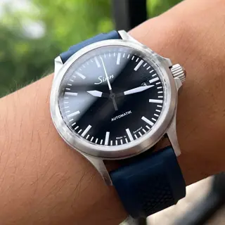 Sinn 556i w/buckle + Straps | Excellent Condition (Serviced) | $860