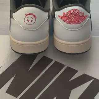 DS Jordan 1 TS 'Medium Olive' Size 9.5M $540