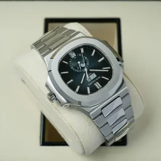 Patek Philippe Nautilus 5726/1A-014 Blue Annual Calendar Steel 40.5mm Complete