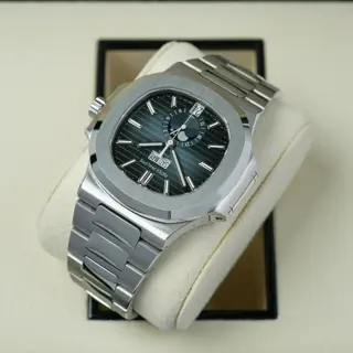 Patek Philippe Nautilus 5726/1A-014 Blue Annual Calendar Steel 40.5mm Complete