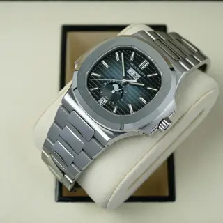 Patek Philippe Nautilus 5726/1A-014 Blue Annual Calendar Steel 40.5mm Complete