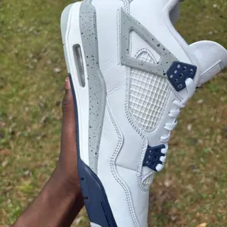 Jordan 4 Midnight Navy size 9.5 $140