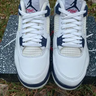Jordan 4 Midnight Navy size 9.5 $140