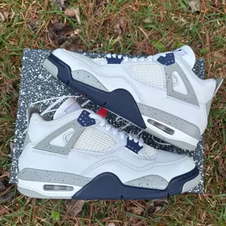Jordan 4 Midnight Navy size 9.5 $140