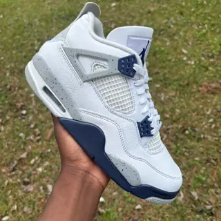 Jordan 4 Midnight Navy size 9.5 $140