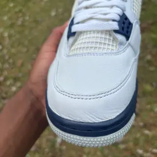 Jordan 4 Midnight Navy size 9.5 $140