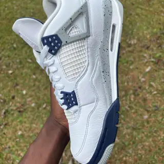Jordan 4 Midnight Navy size 9.5 $140