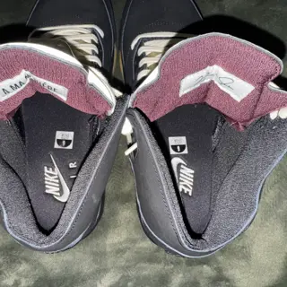 Kobe 6 ‘Sail’ Size 9. A Ma Maniere ‘Dusk’ Size 9. Both worn twice.