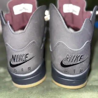Kobe 6 ‘Sail’ Size 9. A Ma Maniere ‘Dusk’ Size 9. Both worn twice.
