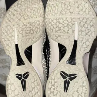Kobe 6 ‘Sail’ Size 9. A Ma Maniere ‘Dusk’ Size 9. Both worn twice.