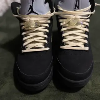 Kobe 6 ‘Sail’ Size 9. A Ma Maniere ‘Dusk’ Size 9. Both worn twice.