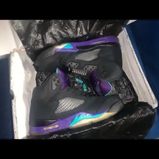 Jordan 5 ‘Black Grape’ used 9.5M 250$ (negotiable)