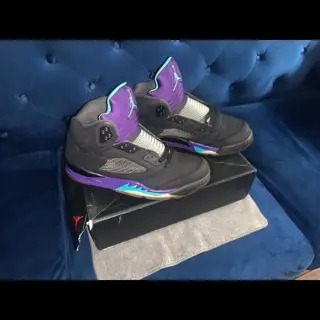 Jordan 5 ‘Black Grape’ used 9.5M 250$ (negotiable)