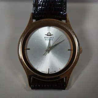 Seiko 5Y91-6020 Gold Tone Champagne Dial Ladies Watch - $85