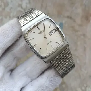 Seiko Majesta Analog Quartz Watch. $250 Shipped.