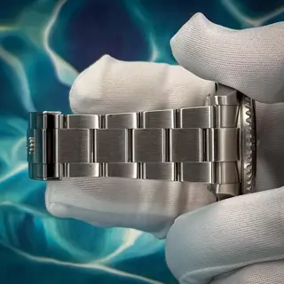 2019 Rolex Sea-dweller 126600 - Complete Set box and papers