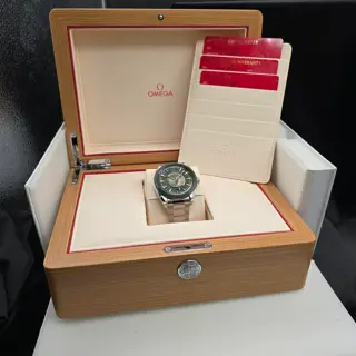 Omega Seamaster Worldtimer Green Ceramic and steel Aqua Terra, full set LNIB!