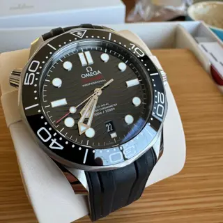 Omega Seamaster Diver 300M Automatic Black Dial Rubber Strap Men's Watch 210.32.42.20.01.001
