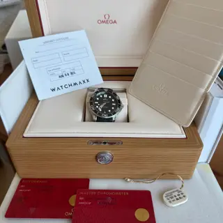 Omega Seamaster Diver 300M Automatic Black Dial Rubber Strap Men's Watch 210.32.42.20.01.001