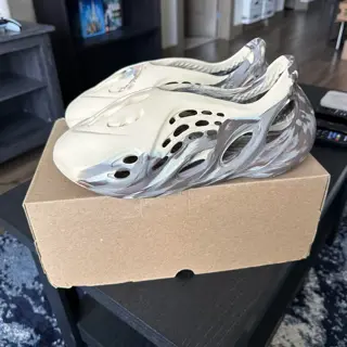 Yeezy Foam Runner ‘MX Cream Clay’ size 11 $140 shipped