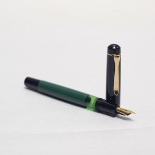 rare Pelikan M481 green & black with stainless steel F nib.