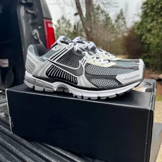 Nike Zoom Vomero 5 SE SP - Size 9.5M - $80 Shipped