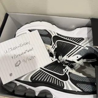 Nike Zoom Vomero 5 SE SP - Size 9.5M - $80 Shipped