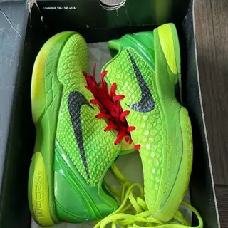 Kobe Protro Grinch, size 9
