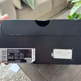 Kobe Protro Grinch, size 9