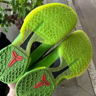 Kobe Protro Grinch, size 9