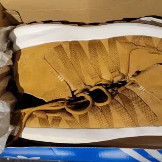 selling a few kicks (US 10.5 - US 12) men's information in description