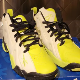 selling a few kicks (US 10.5 - US 12) men's information in description