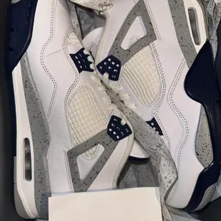 Jordan 4s