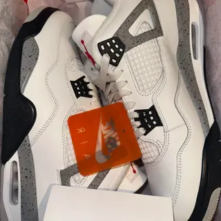Jordan 4s