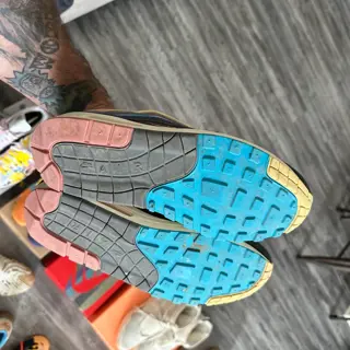 Sneaker Lot size 10-11